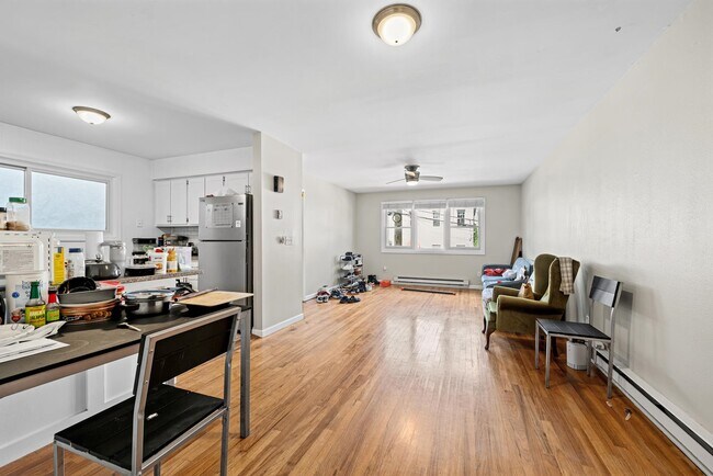 Building Photo - 313 9th St