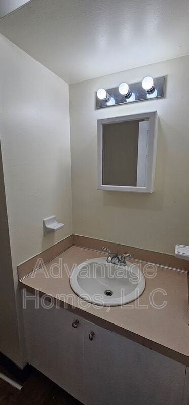 Building Photo - 820 N 70th St