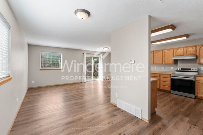 Building Photo - South Hill Charm