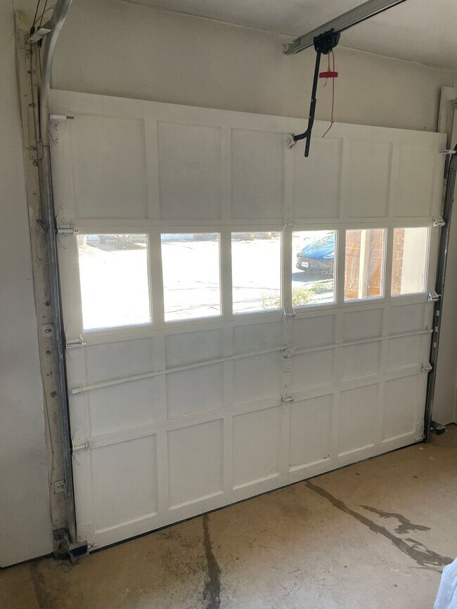 Building Photo - Luxurious And Spacious 3 Bed 2 Bath Brick Townhouse In Tysons Station