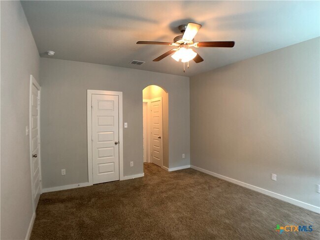 Building Photo - 354 Creekside Curve