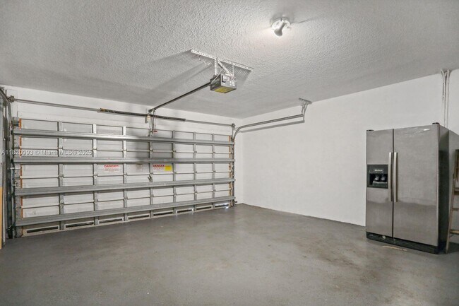 Building Photo - 1126 Golden Cane Dr