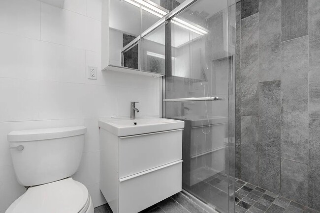 Building Photo - 314 W 39th St