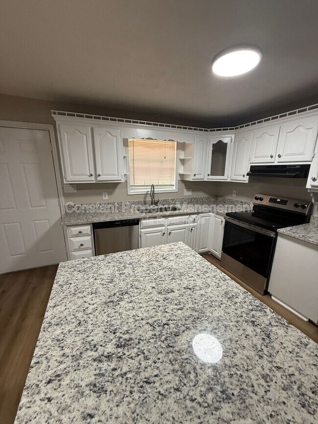 Building Photo - 2632 Coral Way