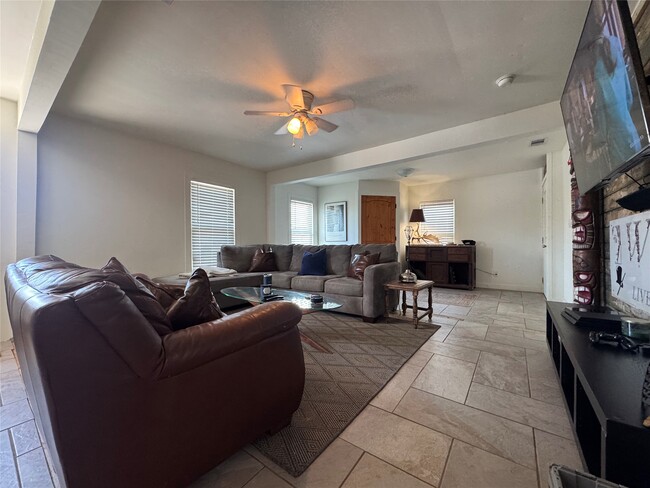 Building Photo - 1823 Market St