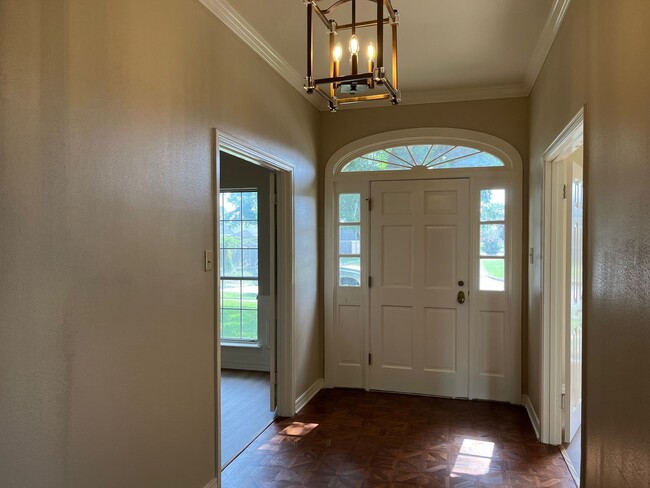 Building Photo - Beautiful Town South 4BR/4BA