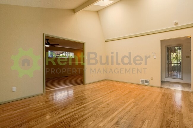 Building Photo - Call (505) 808-6467 to schedule a showing!