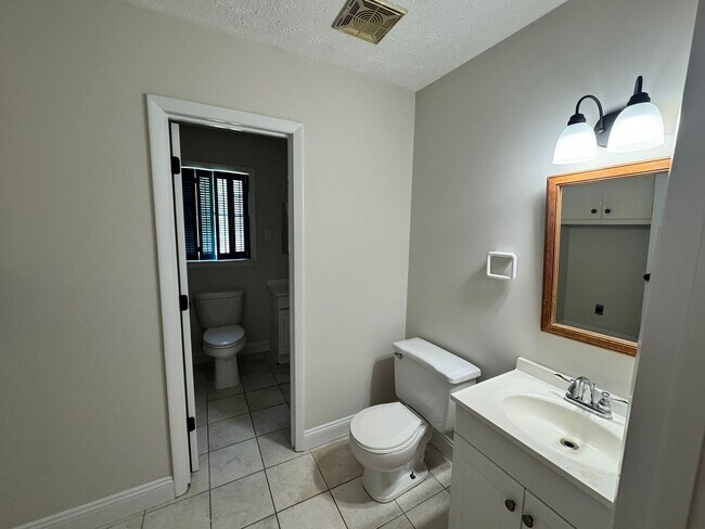 Building Photo - 4817 Hurley Dr