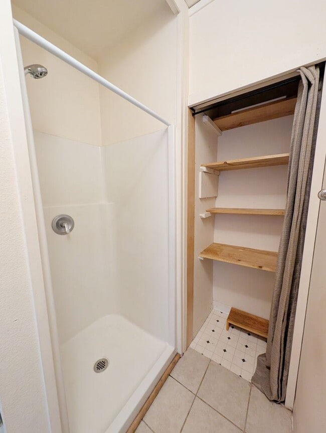 Building Photo - Super Cute Studio on Capitol Highway!