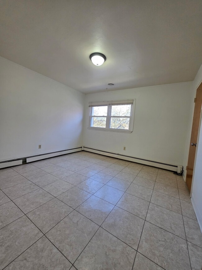 Building Photo - 702 8th Ave N