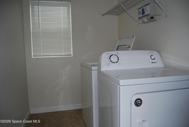 Building Photo - 1048 Hunt St NW