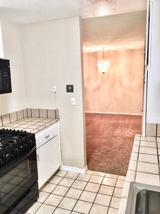 Building Photo - Great 2 bed 2 bath Condo in San Pablo Gate...