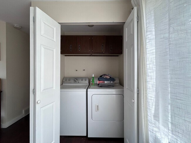 Building Photo - Large 4 Bedroom home with views of Bellingham Bay and Garage