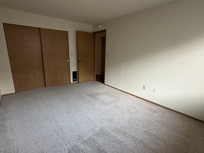 Building Photo - 428 Stow Ave S