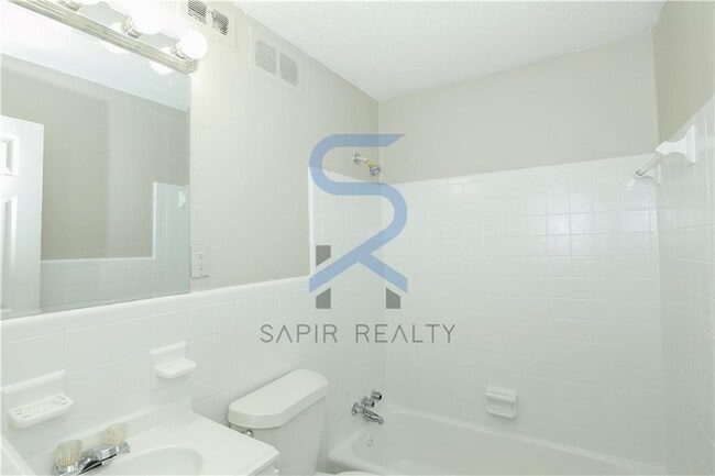 Building Photo - 2055 Alison Ct SW