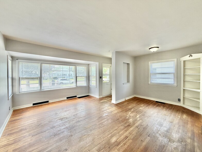 Building Photo - 1353 Euclid Ave