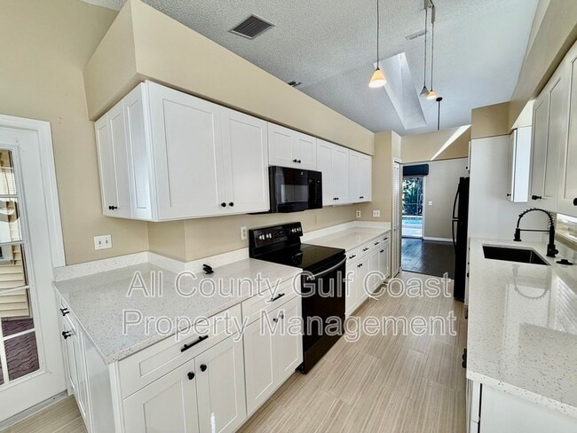 Building Photo - 4935 82nd Pl E