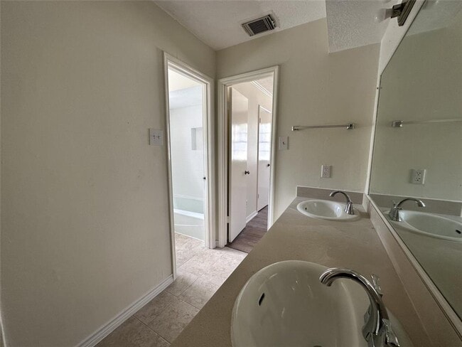 Building Photo - 7703 Braesridge Ct