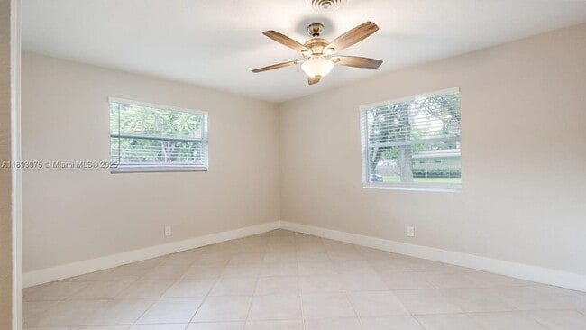 Building Photo - 740 Beachwood Ln