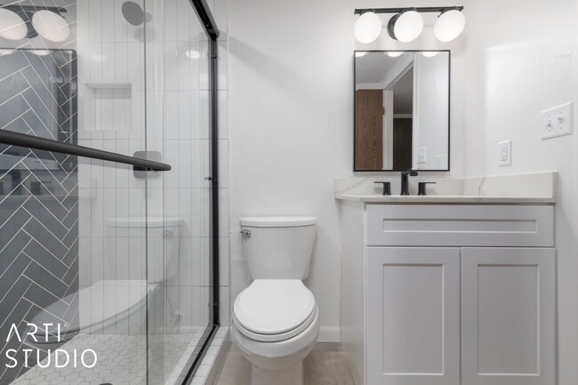 Building Photo - Fully Renovated 4-Bedroom Townhome in Prim...