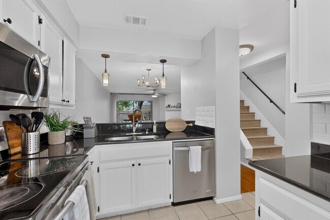Building Photo - 3801 Menchaca Rd