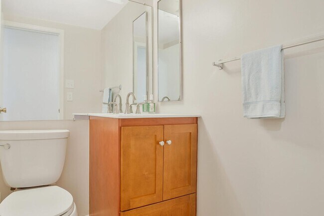 Building Photo - Coming Soon! 2 bedroom condo in Annapolis!