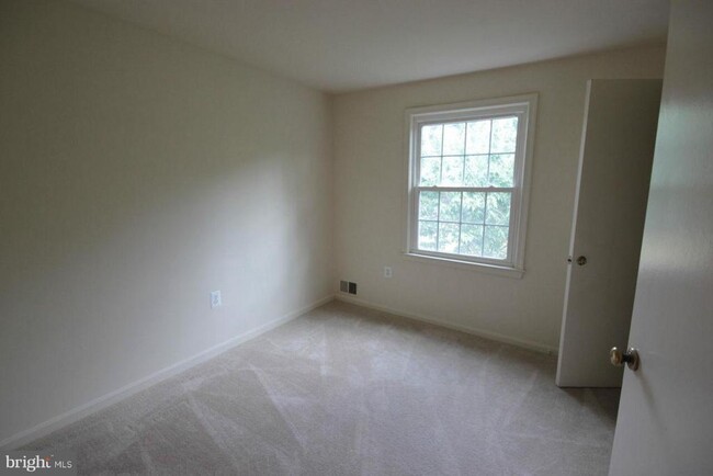 Building Photo - 7901 Central Park Cir