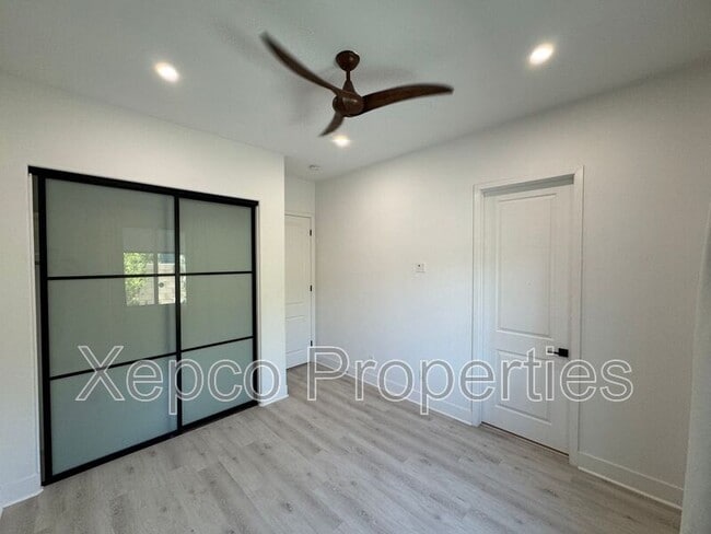 Building Photo - 74635 Tesla Dr
