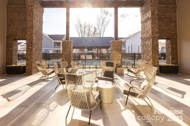 Building Photo - 3110 Doe River Wy