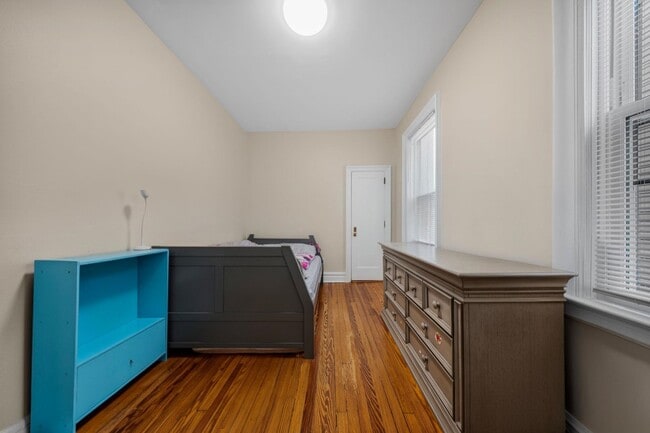 Building Photo - 152 W 9th St