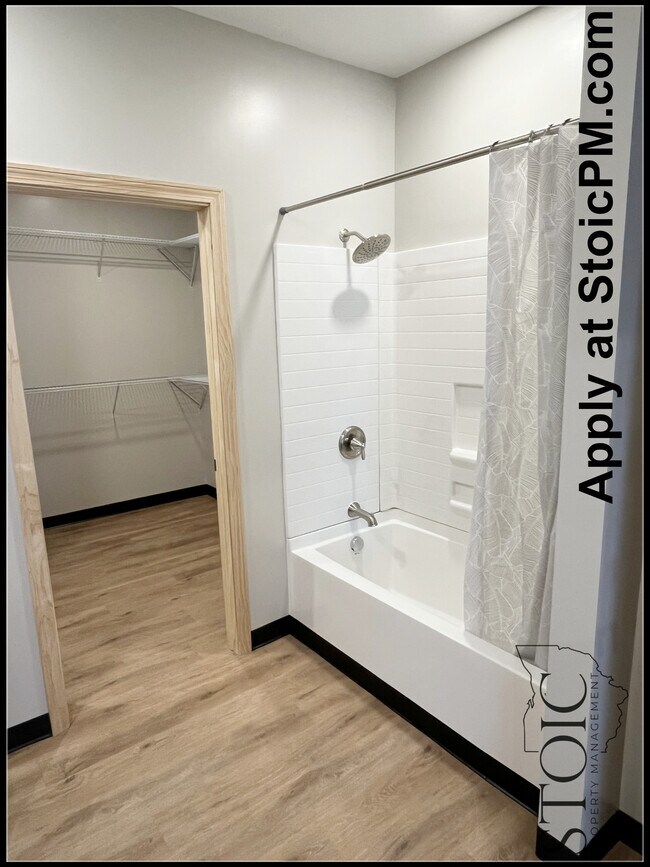 Building Photo - 224 Emmit Ave