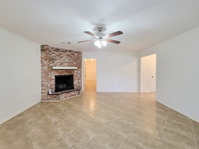 Building Photo - 2115 Forest Oaks Dr