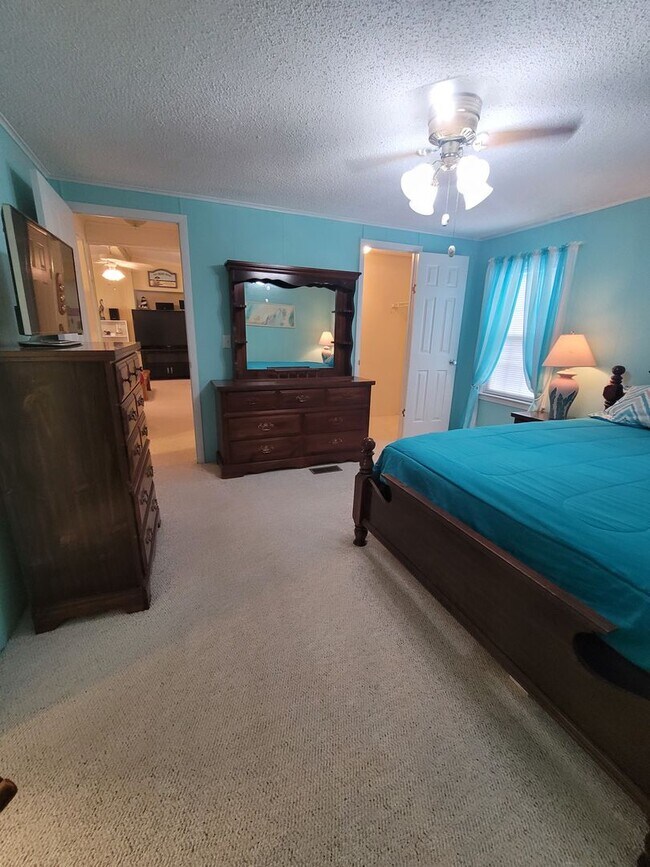 Building Photo - 5 Bedroom Beach House