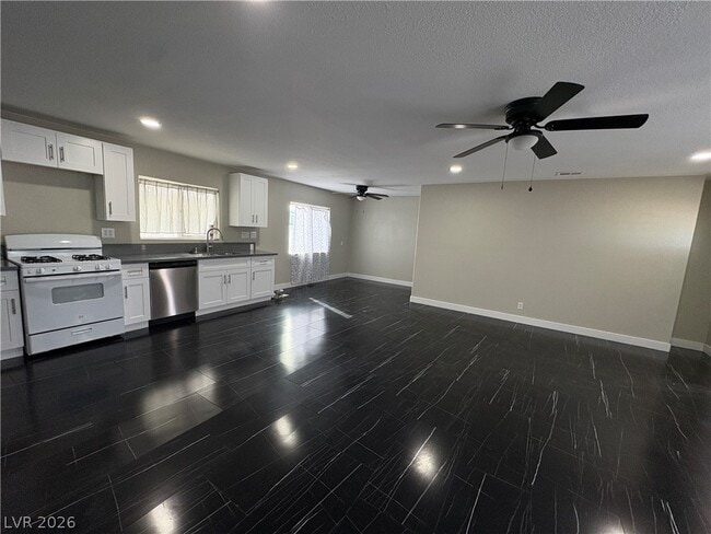 Building Photo - 223 Mojave Ln