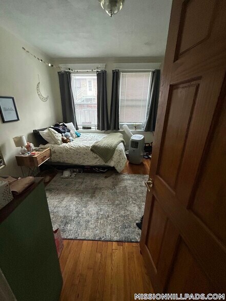 Building Photo - 360 Riverway