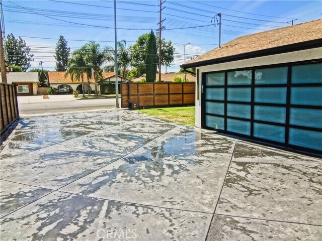 Building Photo - 22135 Vanowen St