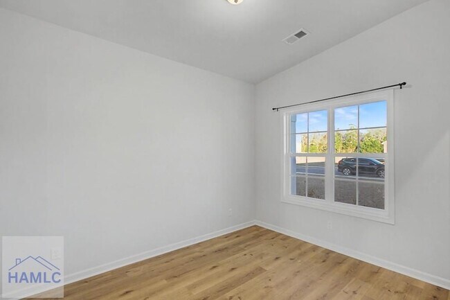 Building Photo - 68 Blueberry Ct NE