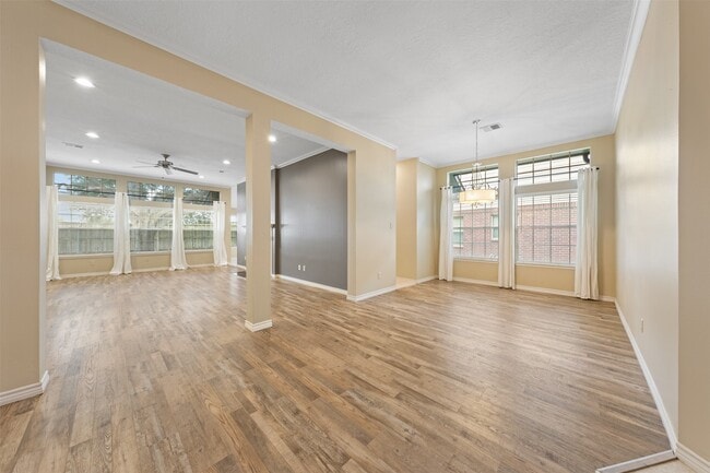 Building Photo - 211 Scarlet Maple Dr