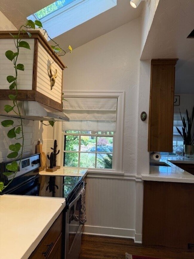 Building Photo - Beautiful 4 Bedroom Home