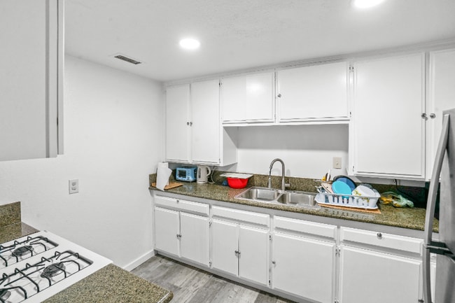 Building Photo - 571 Tilling Way
