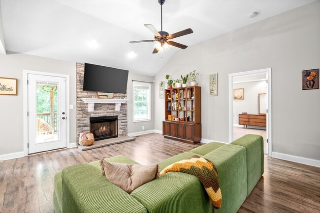 Building Photo - Fish, Swim or Canoe from your backyard! Beautiful 3 bed 2 bath with large Fenced in backyard!