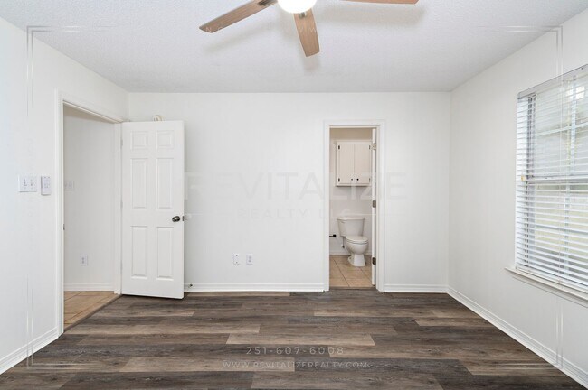 Building Photo - Charming 3-Bed 2-Bath Brick Home in West Mobile