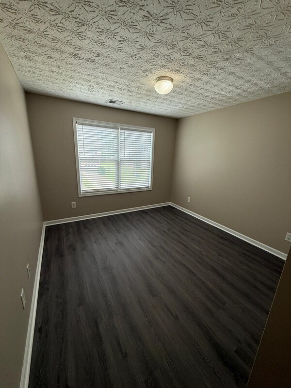 Building Photo - 518 Oakside Pl