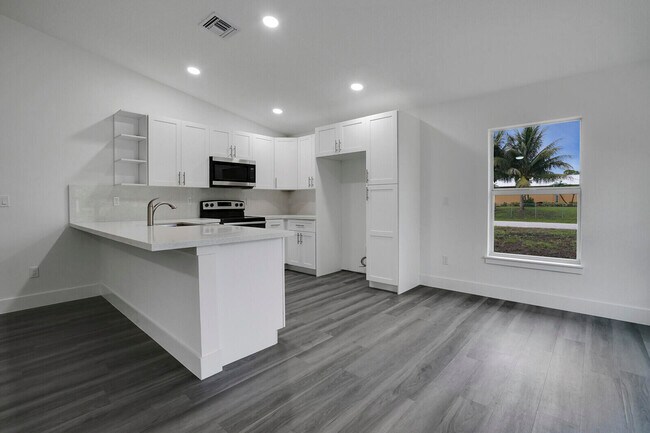 Building Photo - 8003 Hibiscus Rd