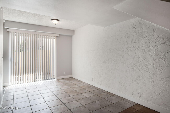 Building Photo - 3522 W Dunlap Ave