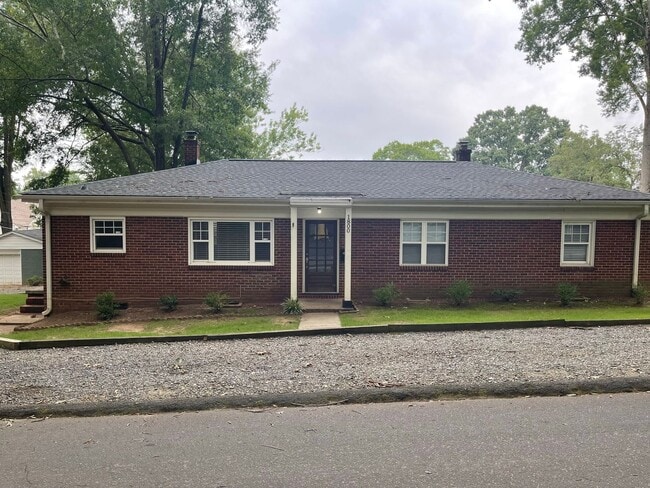 Building Photo - Adorable Two Bedroom Duplex in Plaza Midwo...