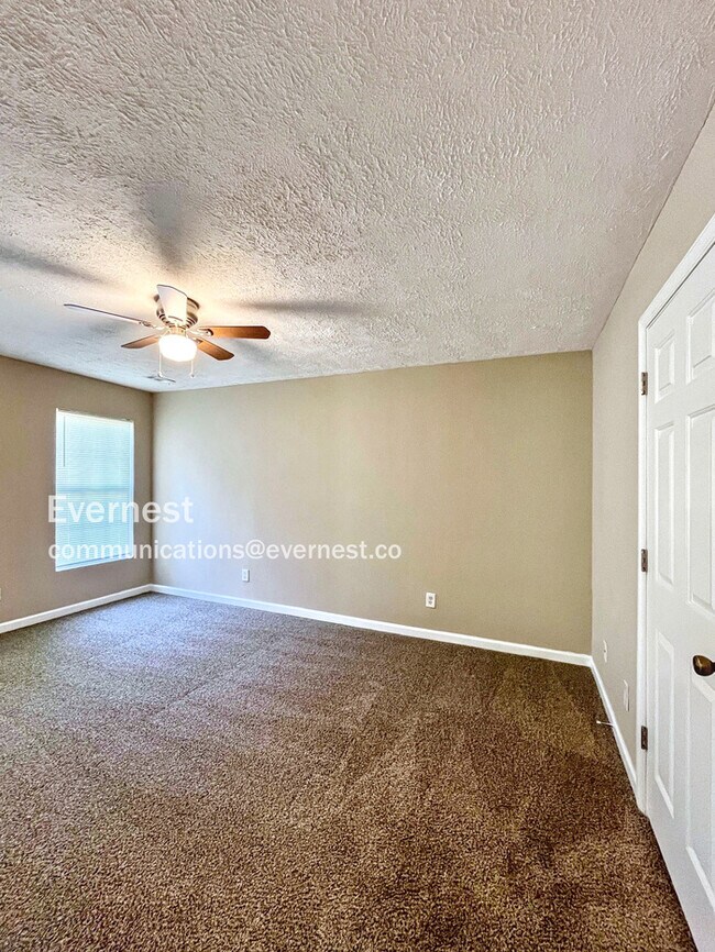 Building Photo - 5005 Cobblestone Creek Dr