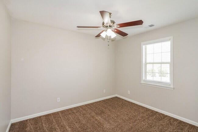 Building Photo - 116 Sunset Cir