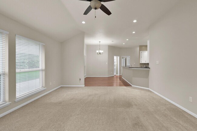 Building Photo - 3030 Hemingway Dr