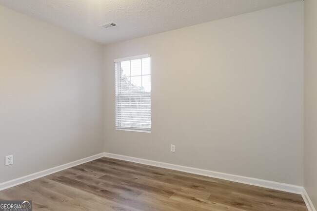 Building Photo - 60 Summer Breeze Ct